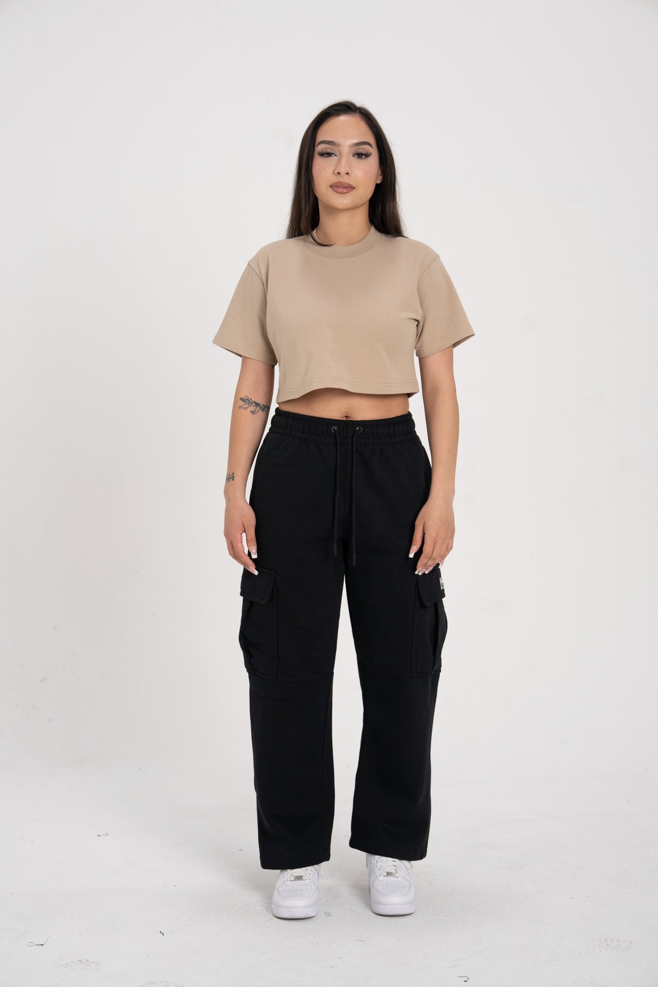 Womens Heavyweight Fleece Cargo lifestyle photo 2