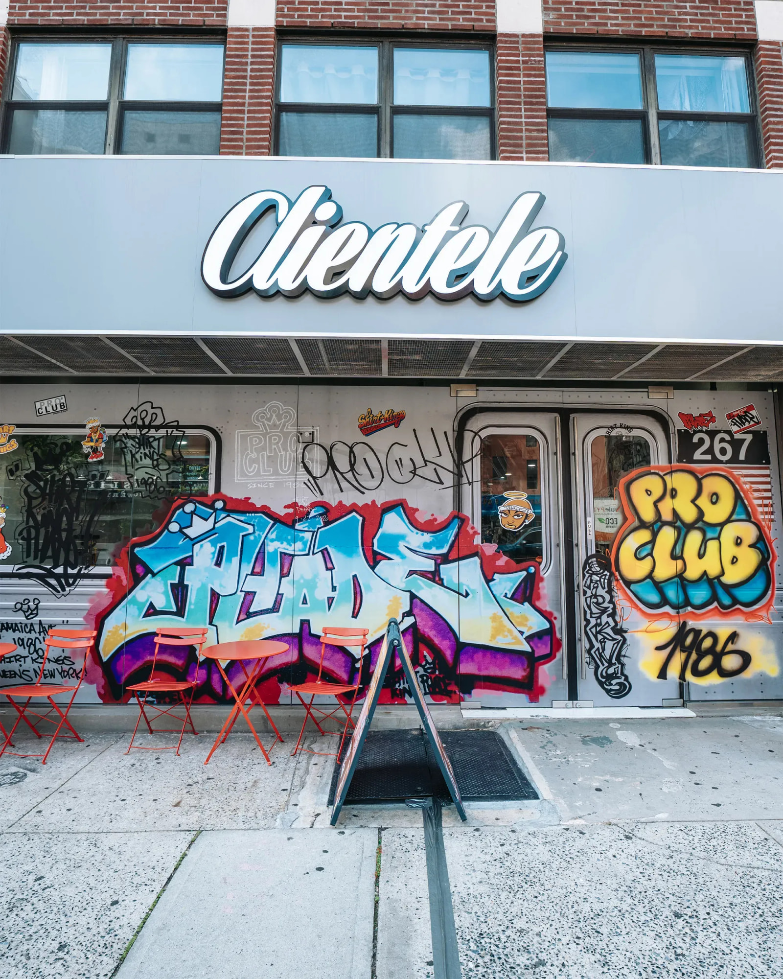 Clientele shop