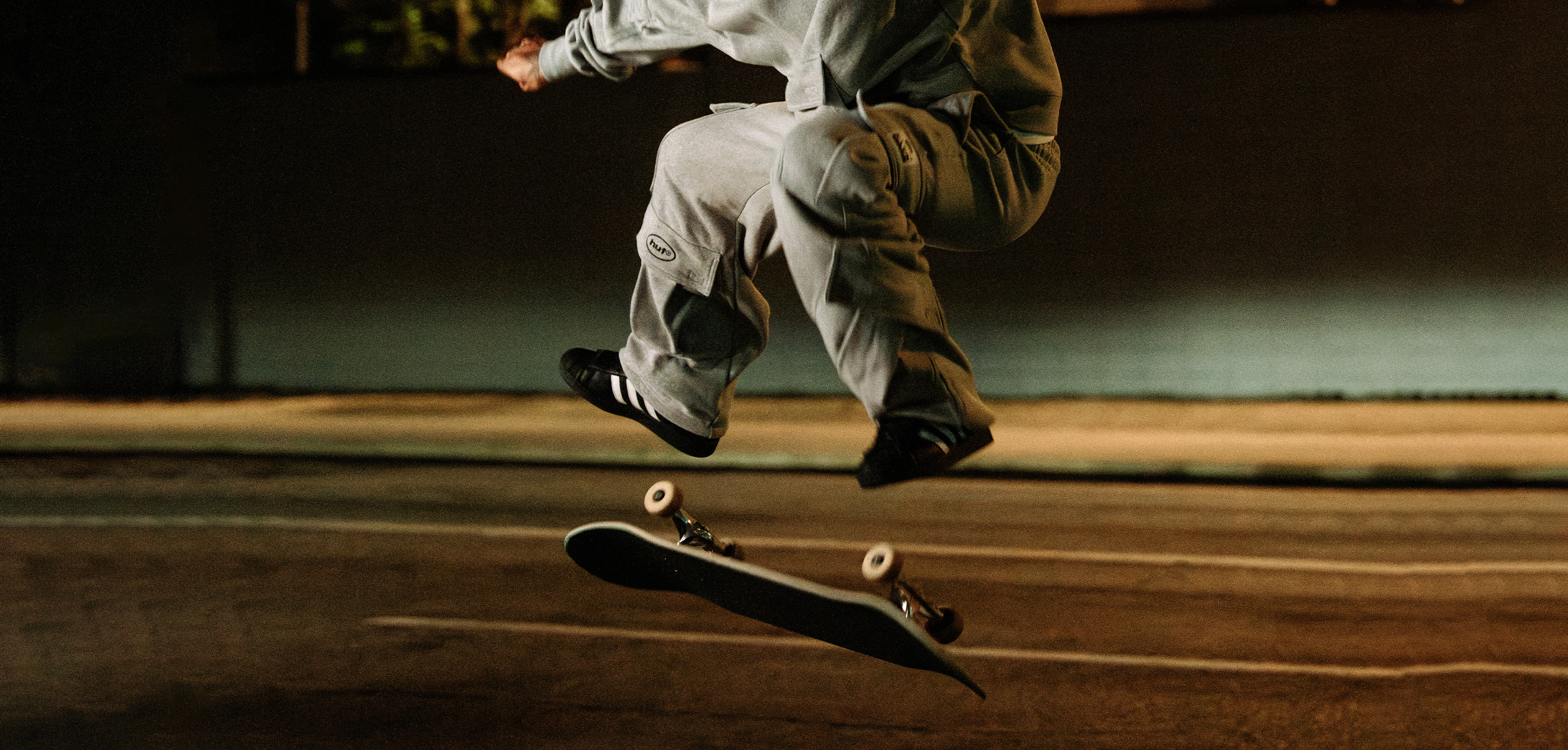 Huf Heavy Wide Open-Leg Multi Pocket Cargo Sweat Pant lifestyle photo 3