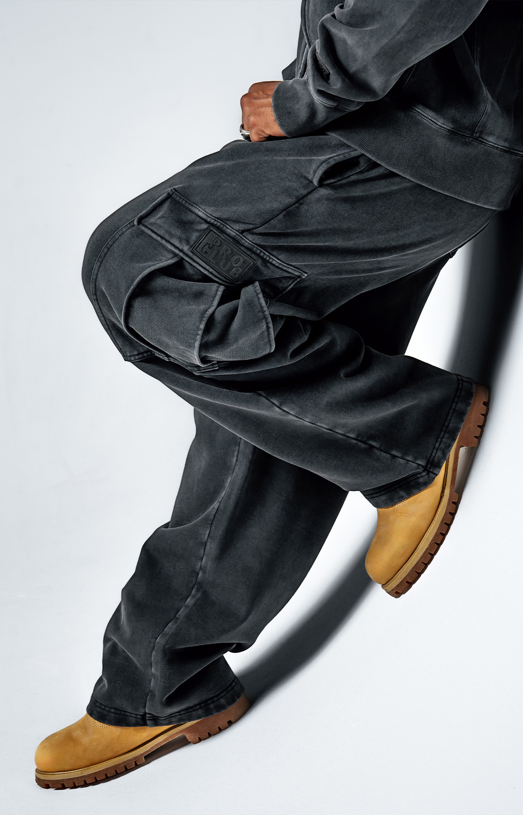 Heavyweight Vintage Wash Cargo Sweat lifestyle photo 1