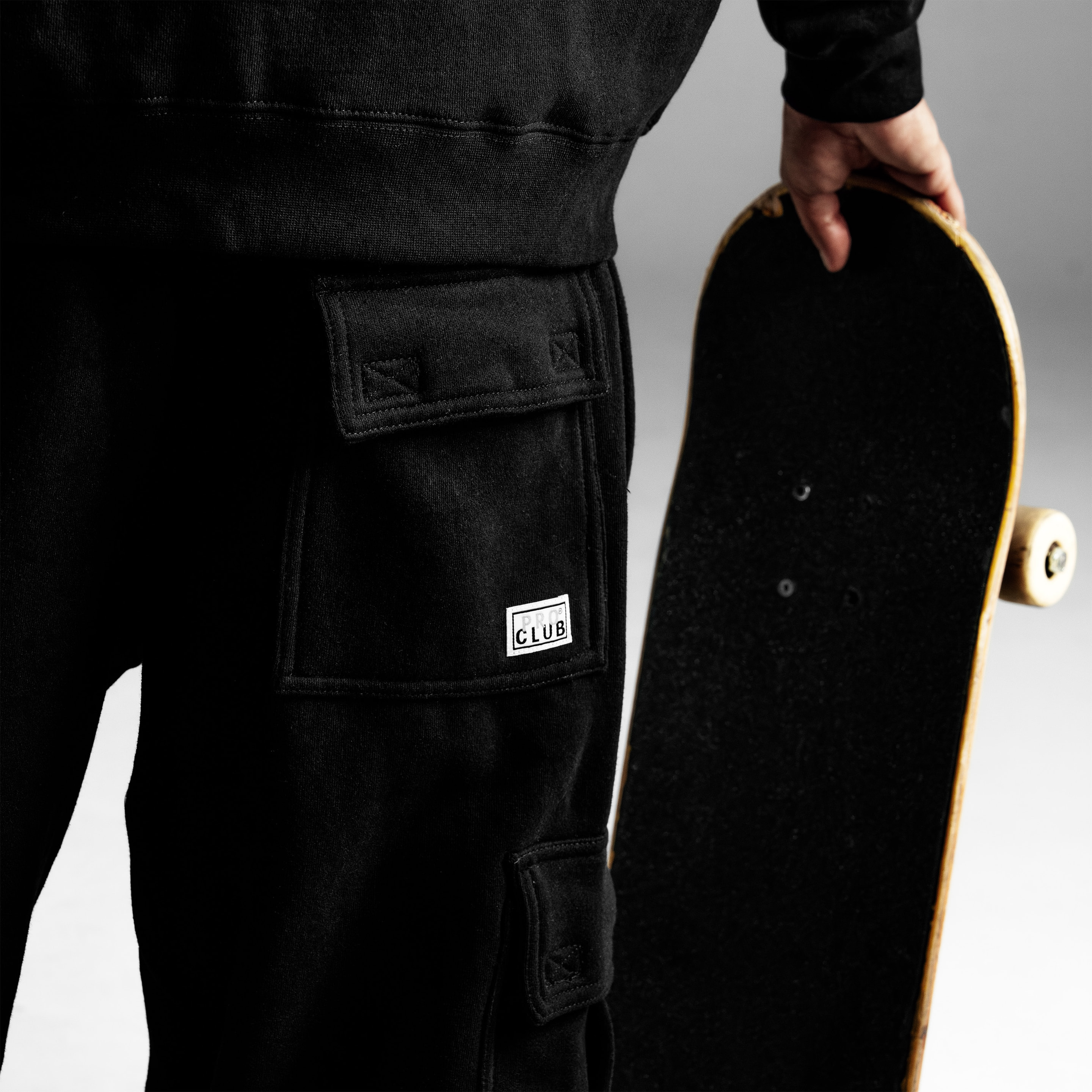 Huf Heavy Wide Open-Leg Multi Pocket Cargo Sweat Pant (image 4 of 6)