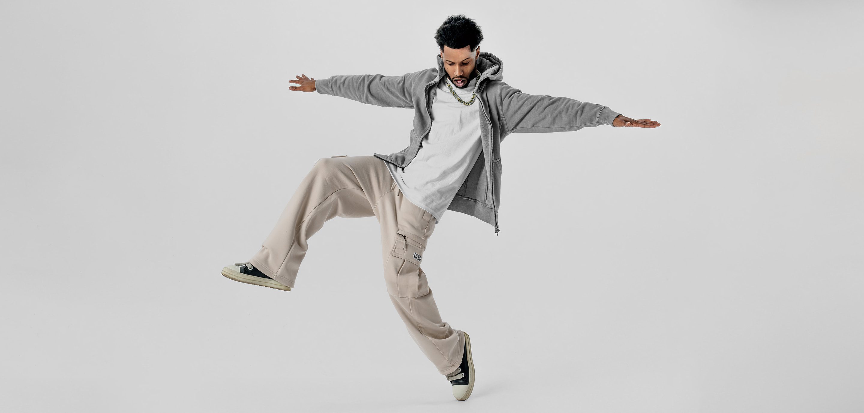 Heavyweight Basic Open Leg Cargo Sweatpant lifestyle photo 3