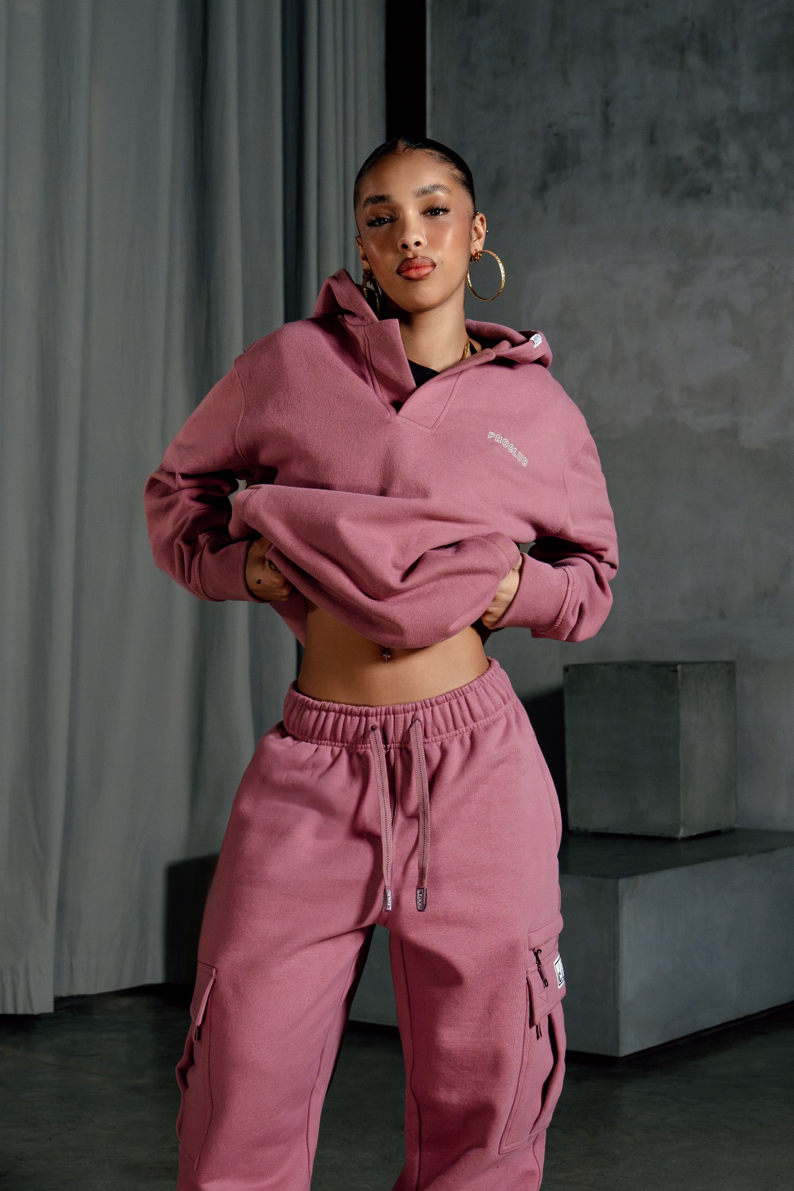 Womens Heavyweight Fleece Cargo lifestyle photo 3